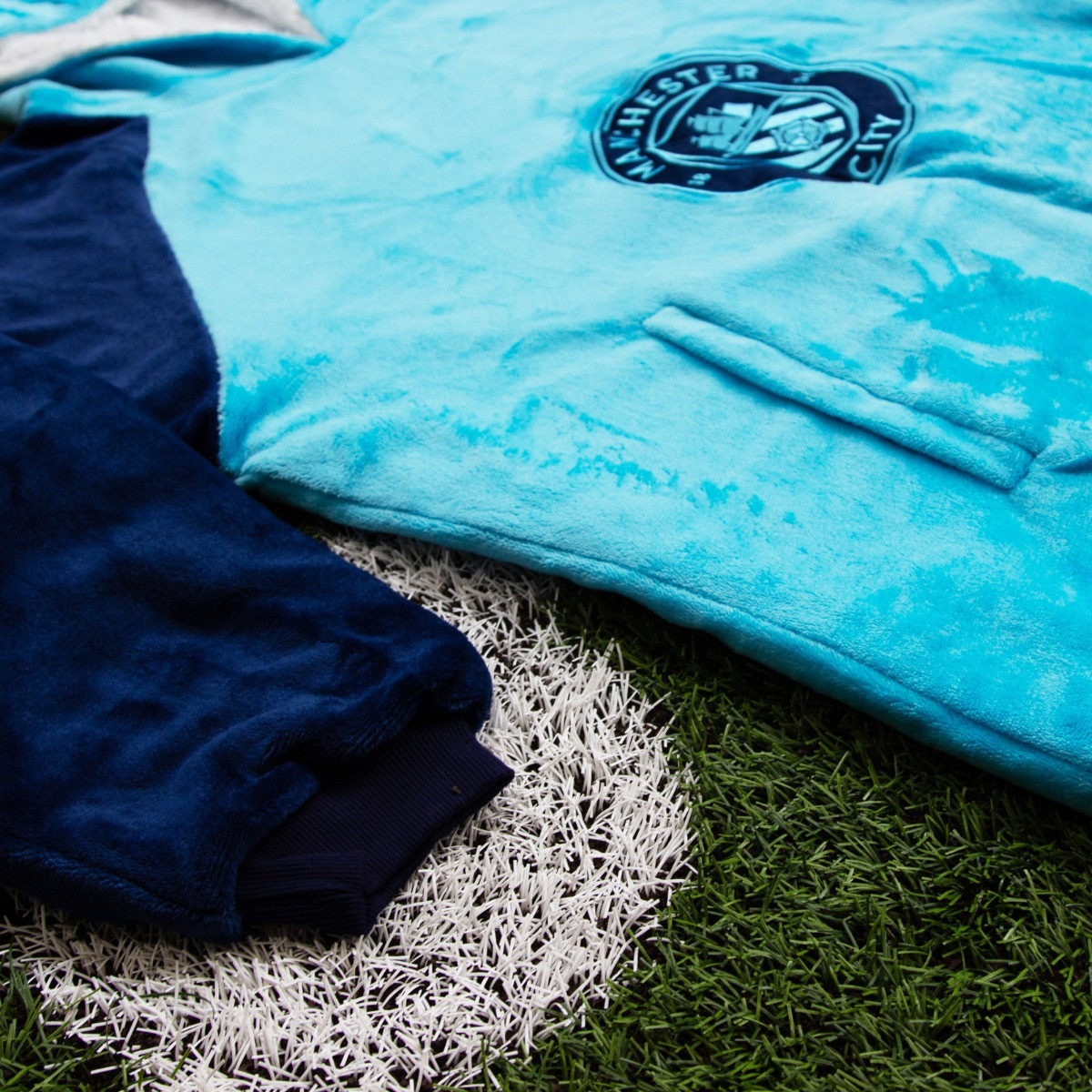 Manchester City Wearable Hoodie Blanket - Blue>