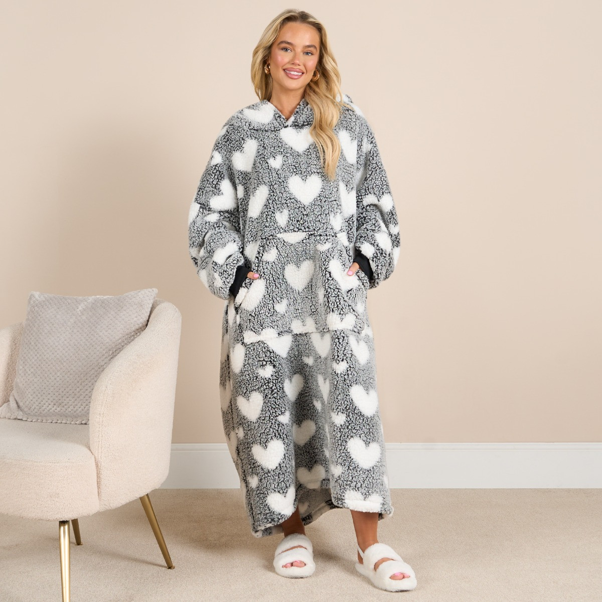 OHS Adults Extra Long Heart Teddy Marl Hoodie Blanket - Black>