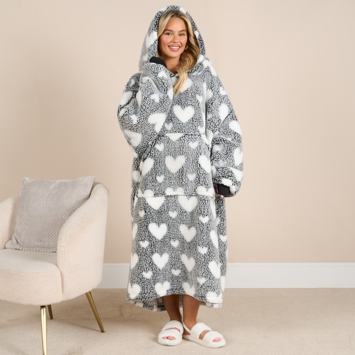 OHS Adults Extra Long Heart Teddy Marl Hoodie Blanket - Black>