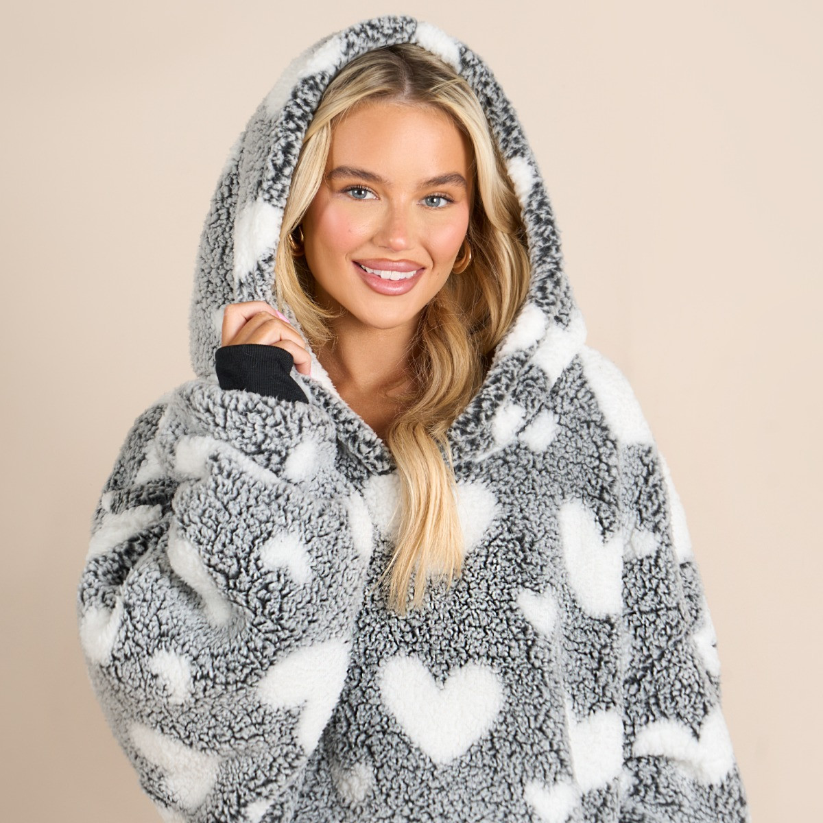 OHS Adults Extra Long Heart Teddy Marl Hoodie Blanket - Black>