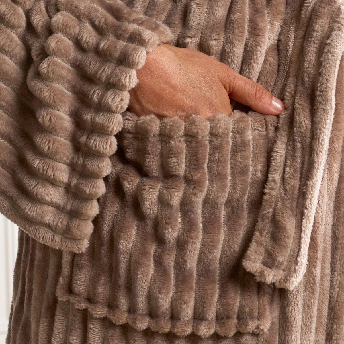 OHS Ribbed Fleece Dressing Gown, Adults - Mink Brown >