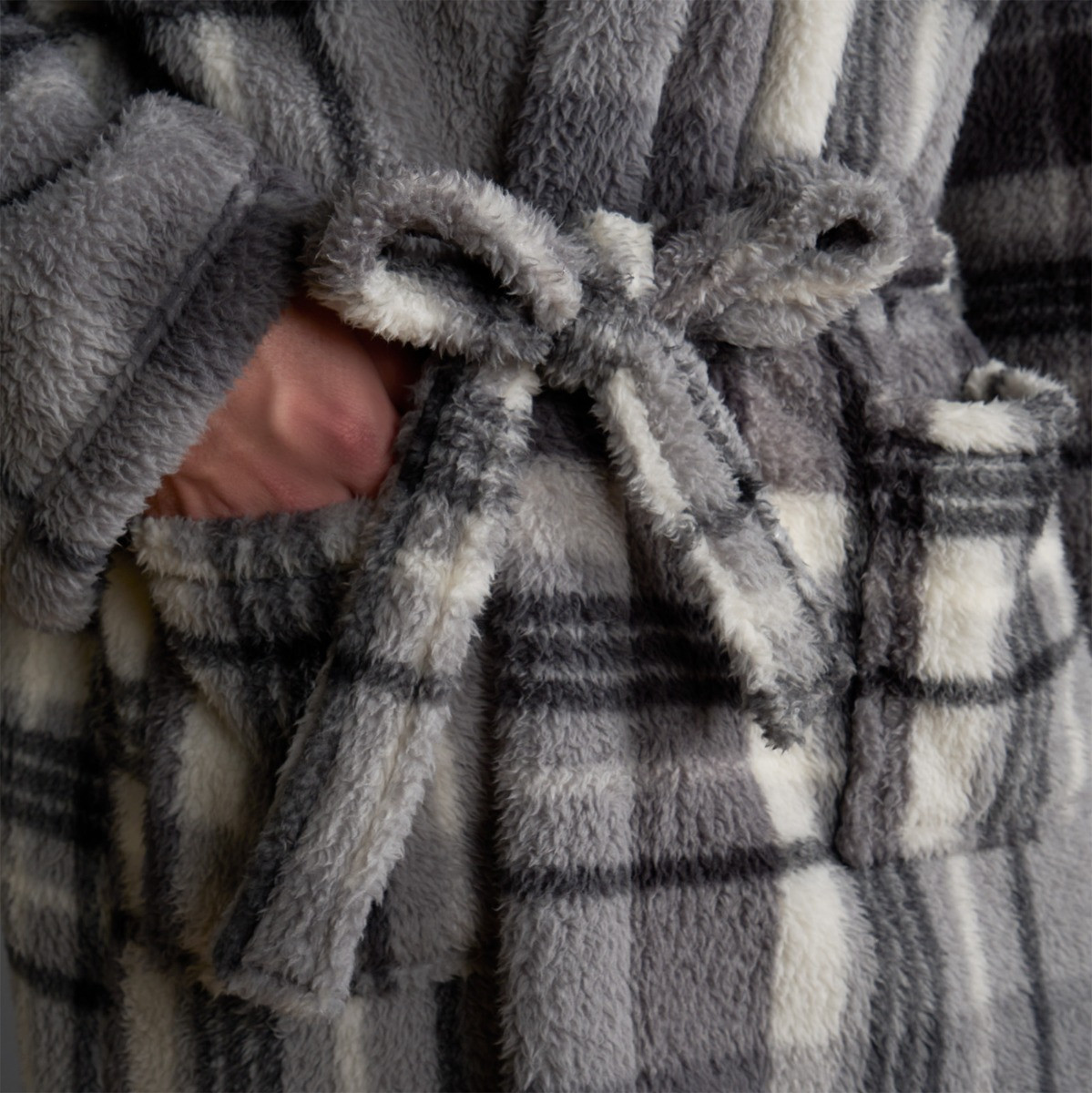 OHS Tartan Check Print Teddy Dressing Gown, Adults - Charcoal>