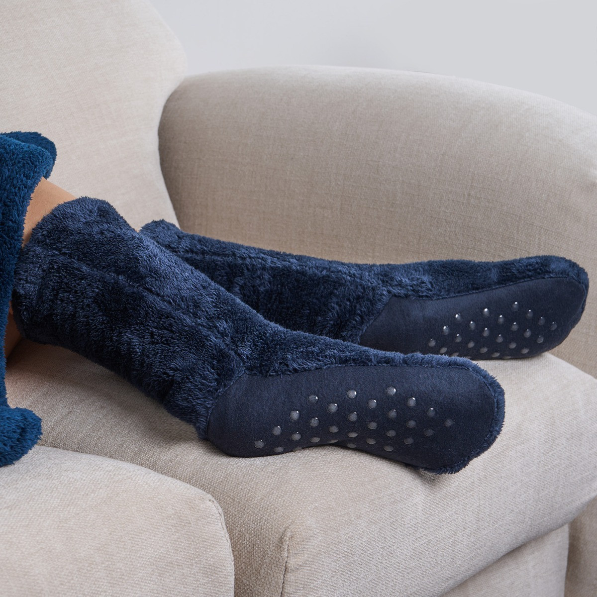 OHS Teddy Sherpa Reverse Slipper Socks - Navy>