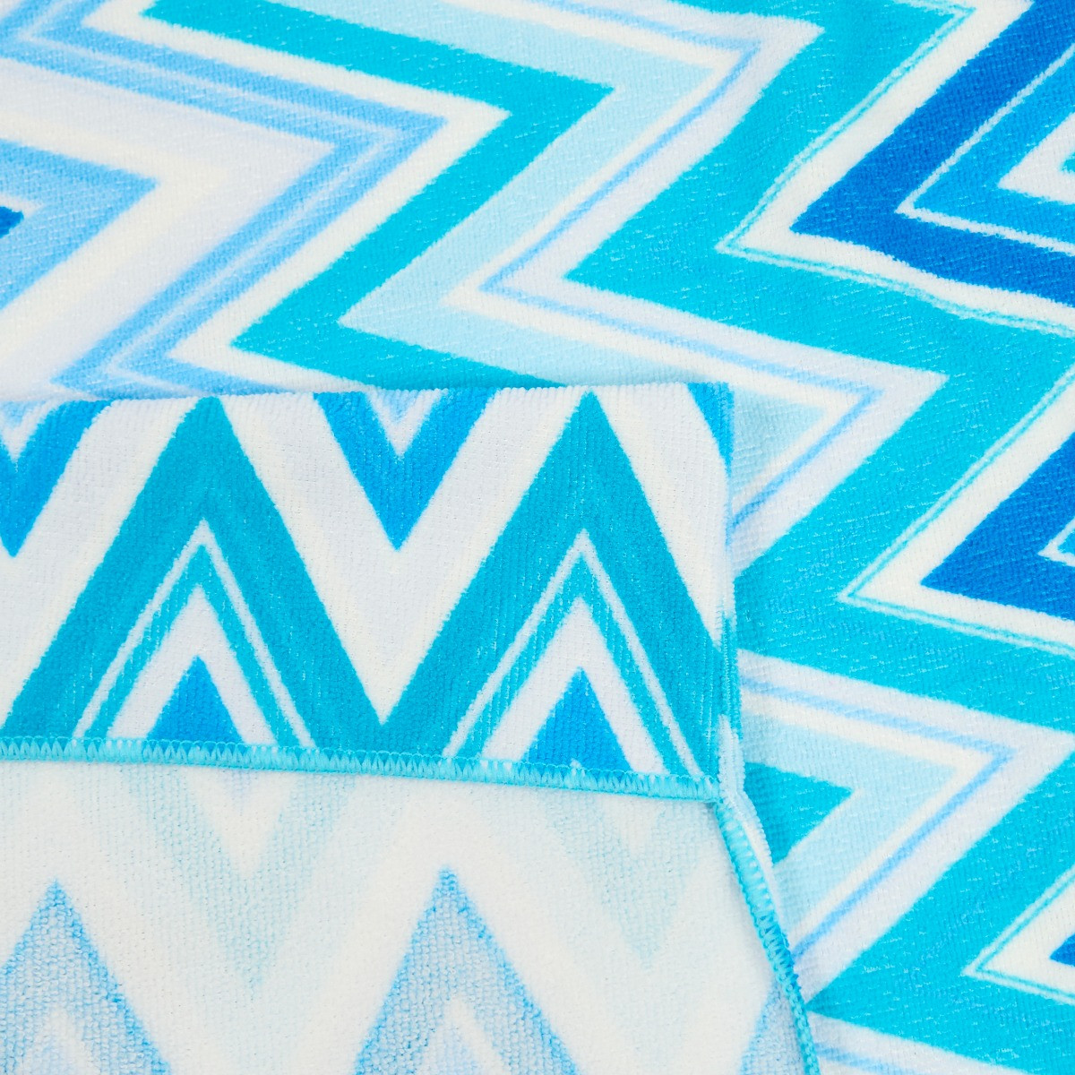 OHS Zigzag Print Beach Towel in a Bag - Blue>