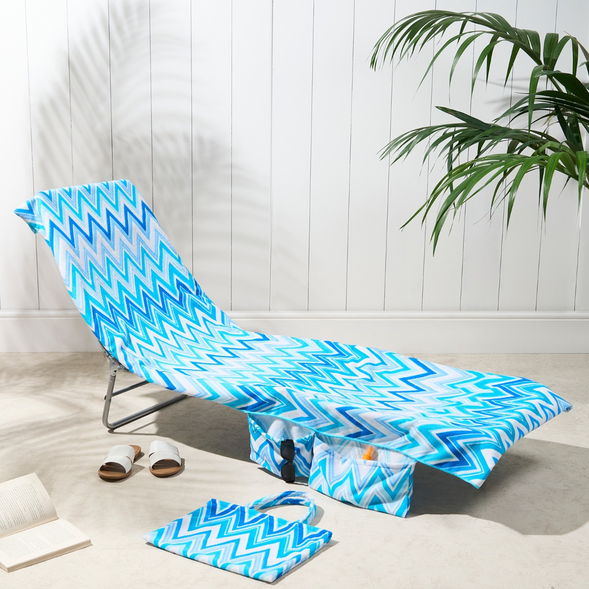 OHS Zigzag Print Beach Towel in a Bag - Blue>