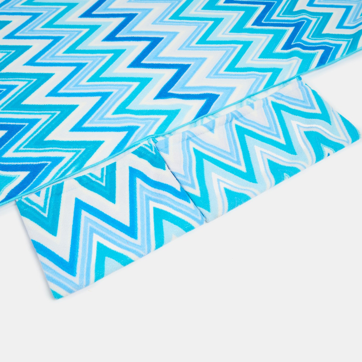 OHS Zigzag Print Beach Towel in a Bag - Blue>