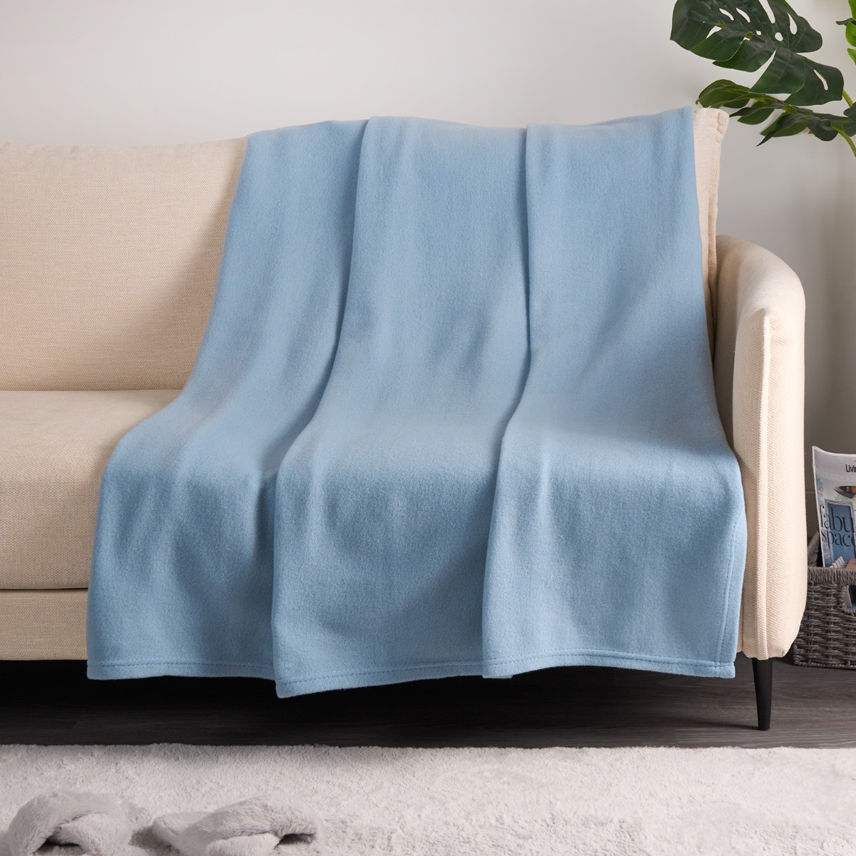 Dreamscene Plain Fleece Throw, Blue - 120 x 150cm>