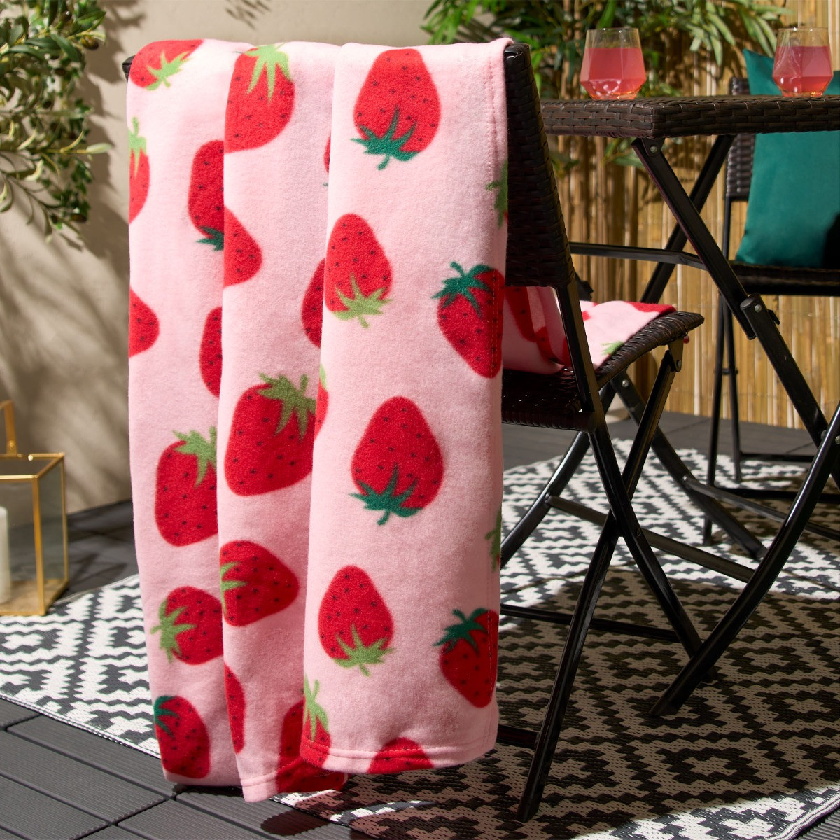 OHS Strawberry Print Fleece Throw - Pink>