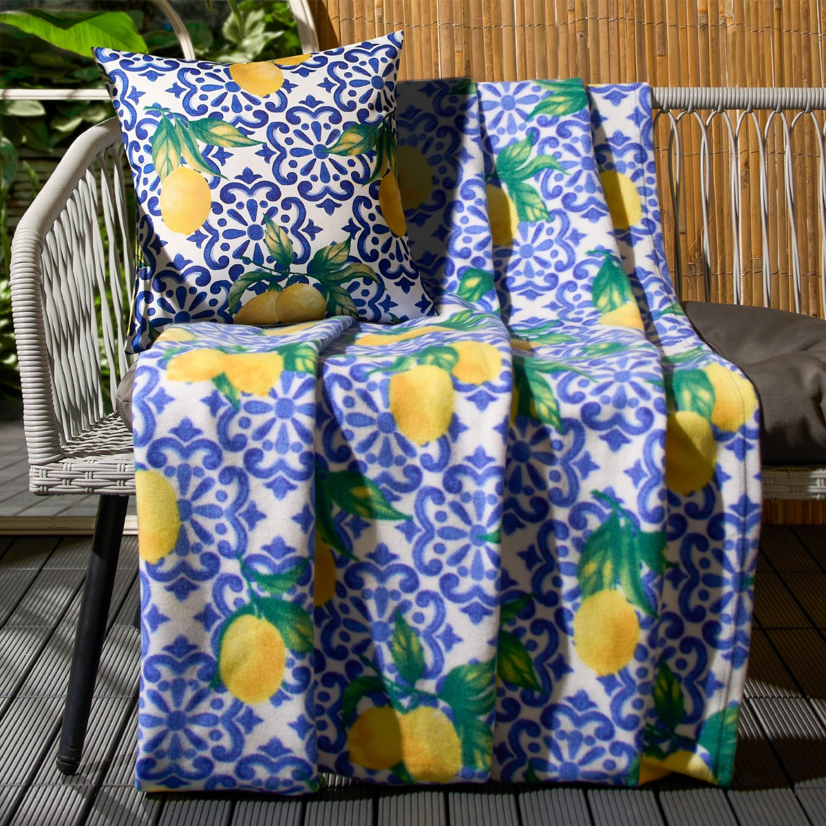 OHS Lemon Print Fleece Throw - Blue/White>