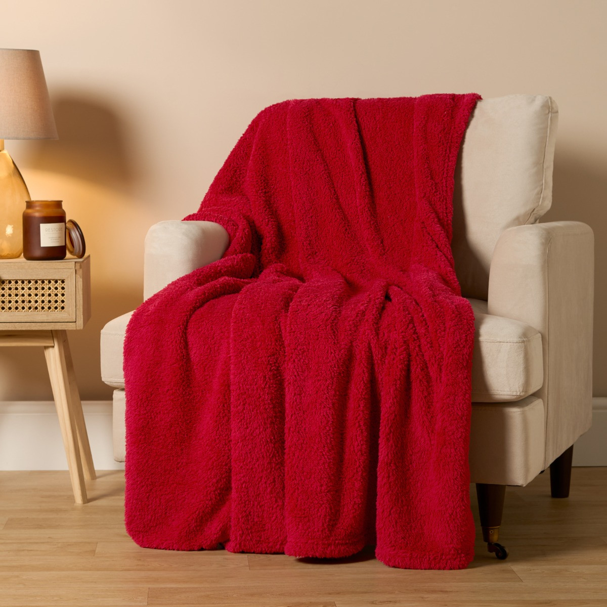 Brentfords Teddy Fleece Throw -  Red>