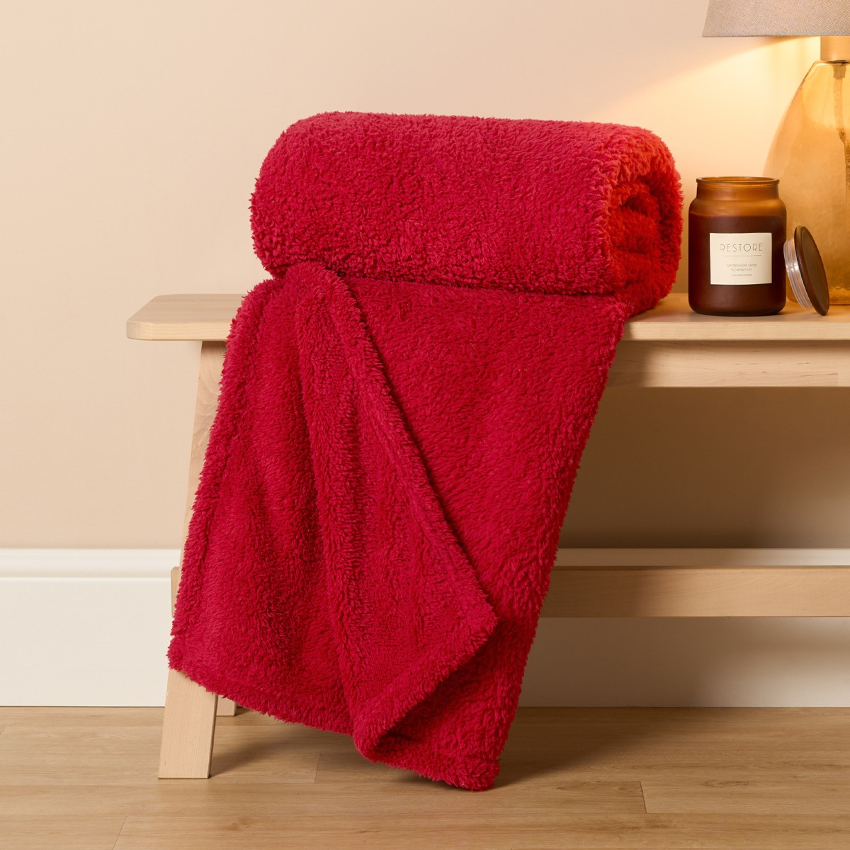 Brentfords Teddy Fleece Throw -  Red>