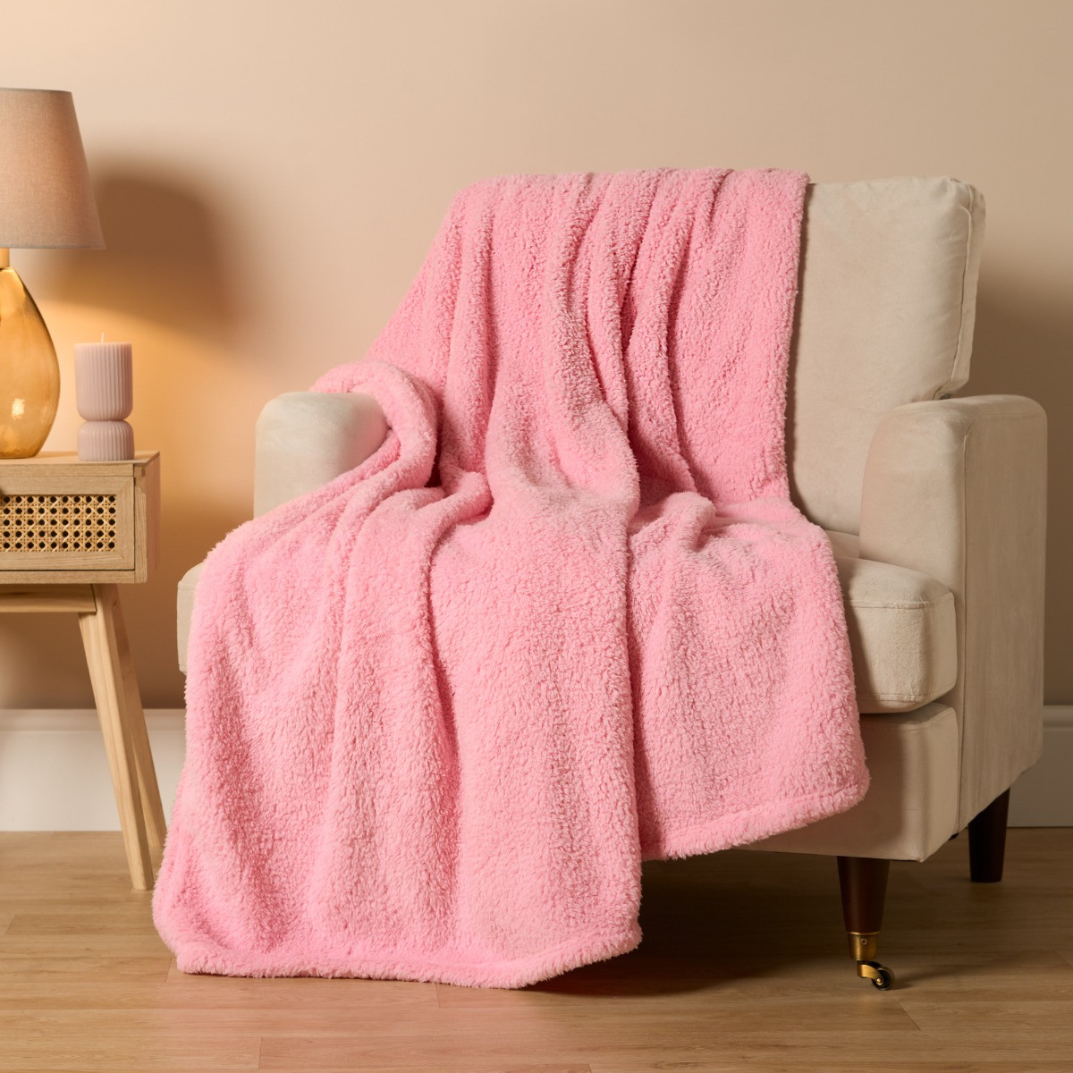 Brentfords Teddy Fleece Throw - Pink>