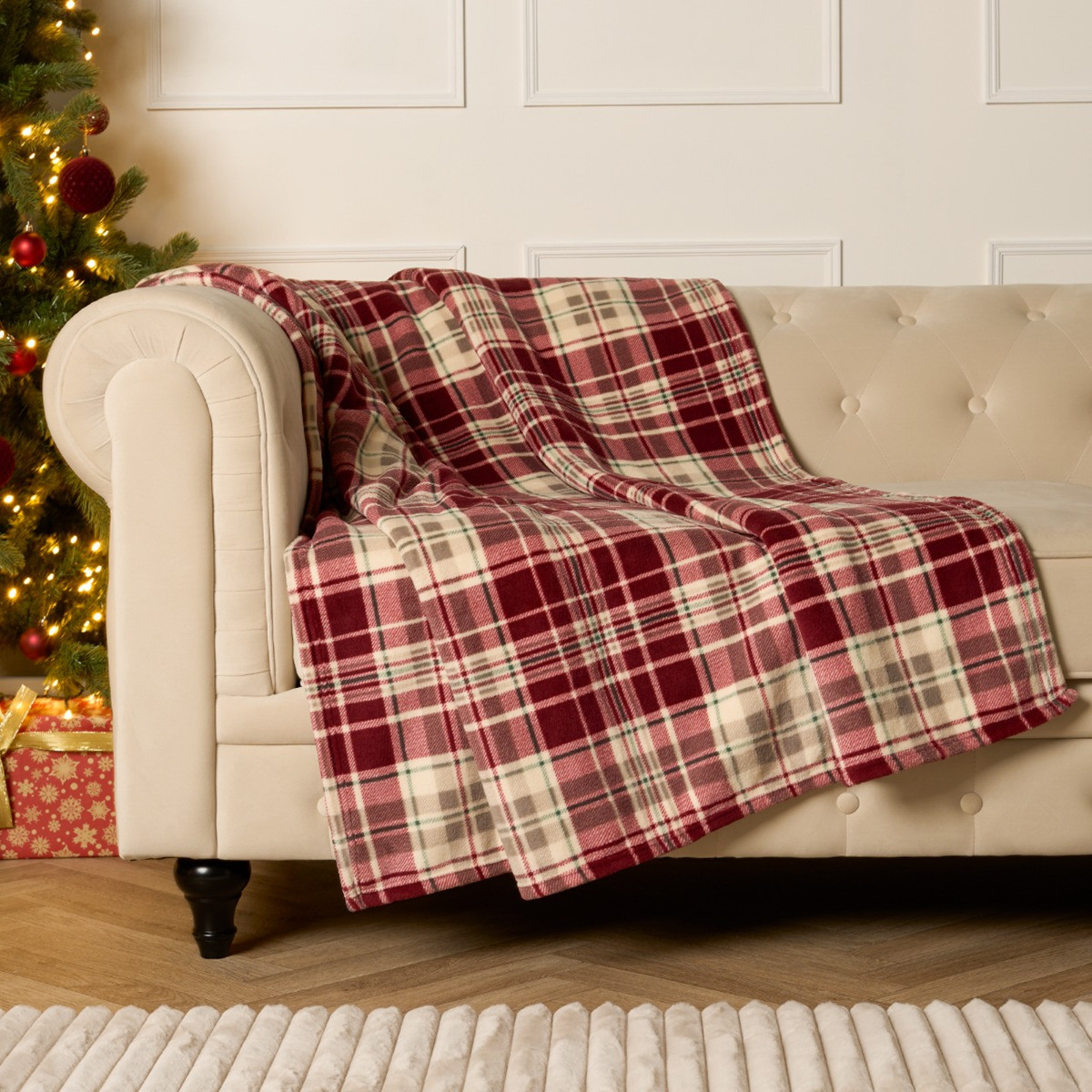 OHS Traditional Christmas Check Printed Throw - Red>