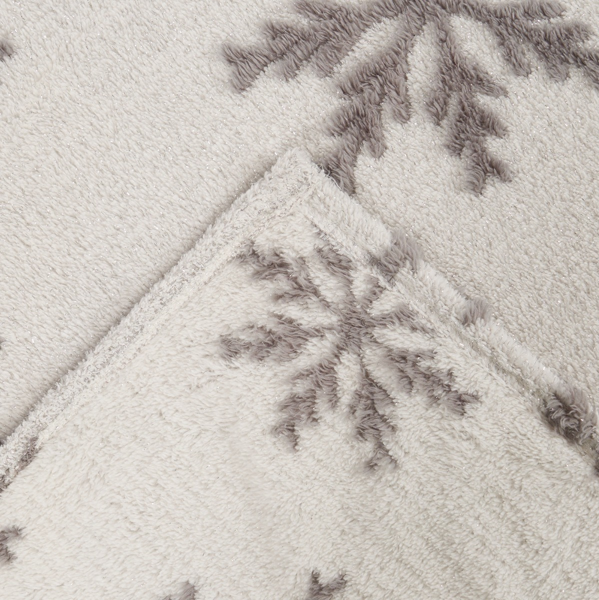 OHS Teddy Glitter Tufted Snowflake Throw - White >