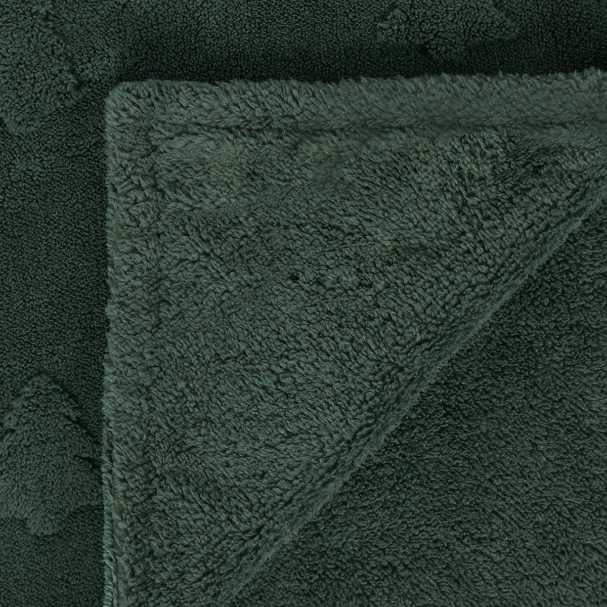 OHS Tufted Winter Tree Teddy Fleece Throw, Green - 130 x 160 cm>