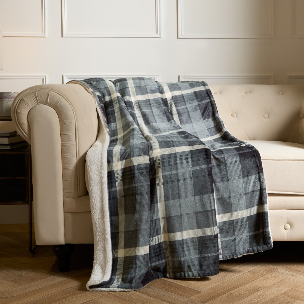 OHS Winsford Flannel Check Fleece Throw - Grey >