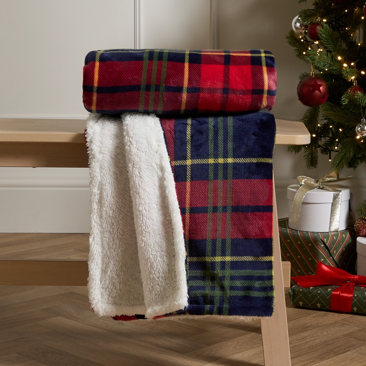 OHS Oxford Flannel Check Fleece Throw - Navy/Red >