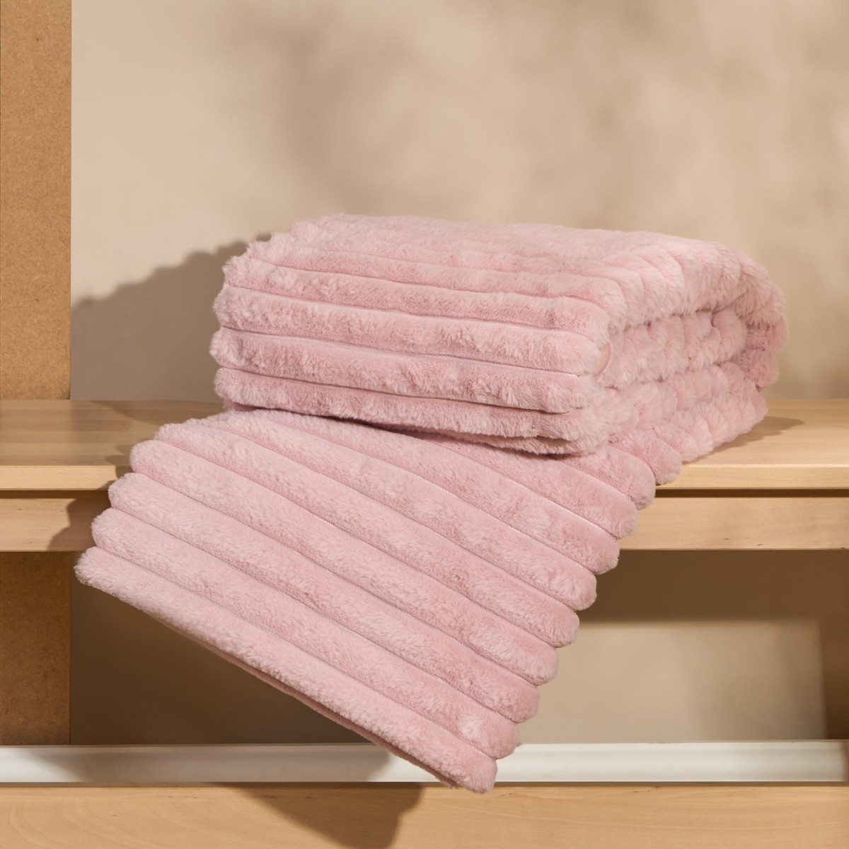 OHS Faux Fur Thick Ribbed Throw - Blush >