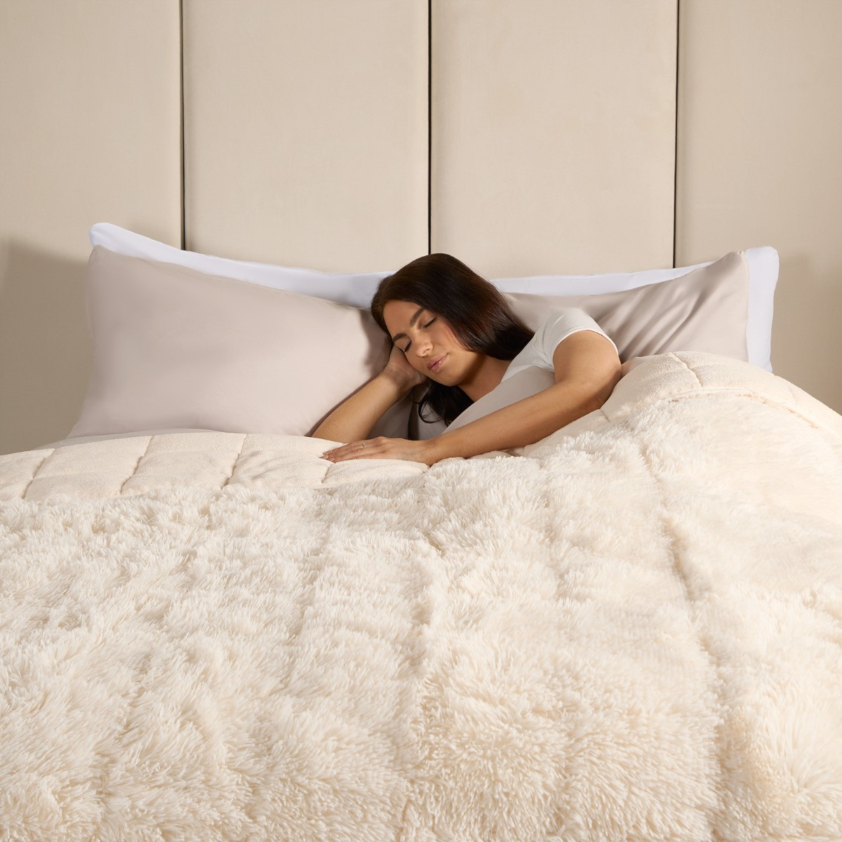 OHS Fluffy Faux Fur Weighted Blanket, Cream - 8kg>