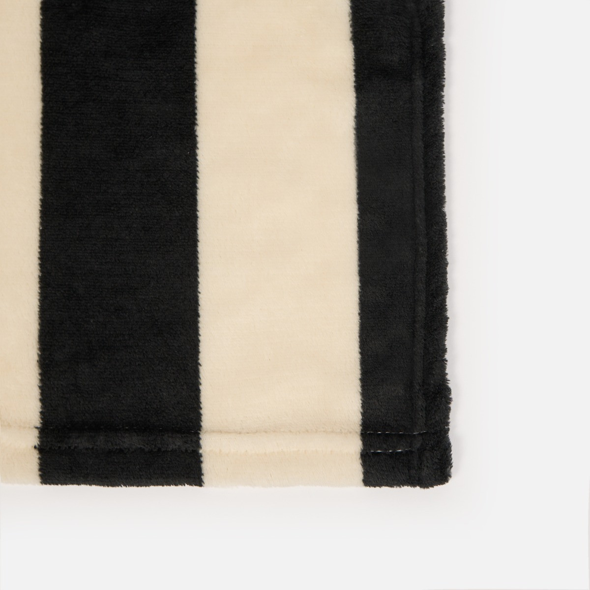 OHS Ultra Soft Stripe Print Throw - Mono >