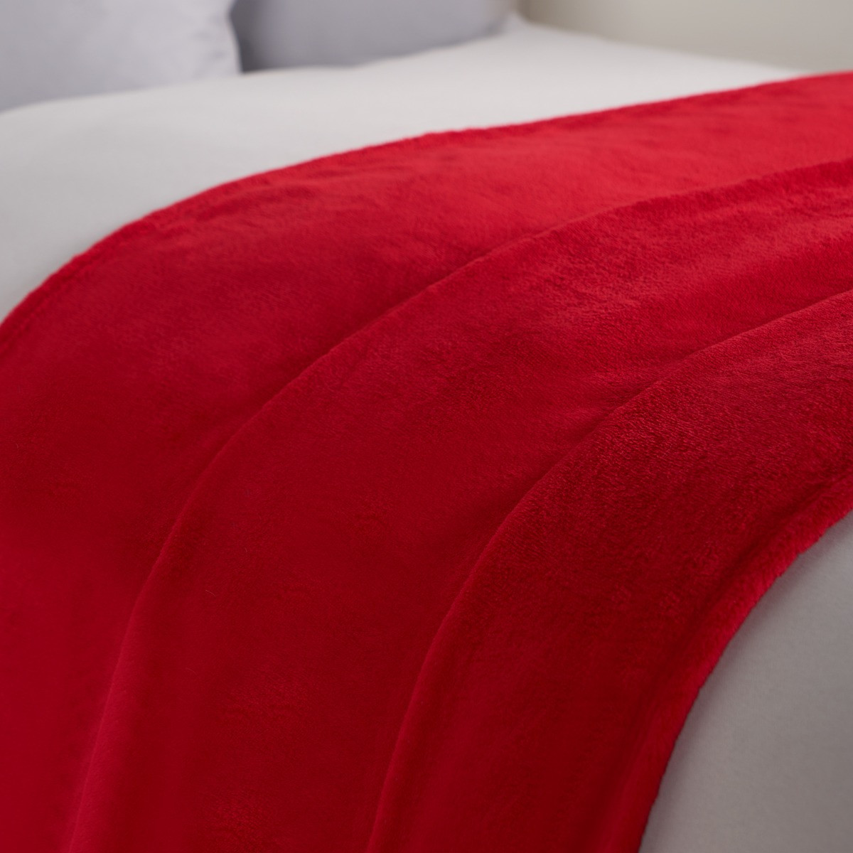 OHS Kids Plain Supersoft Throw - Red>