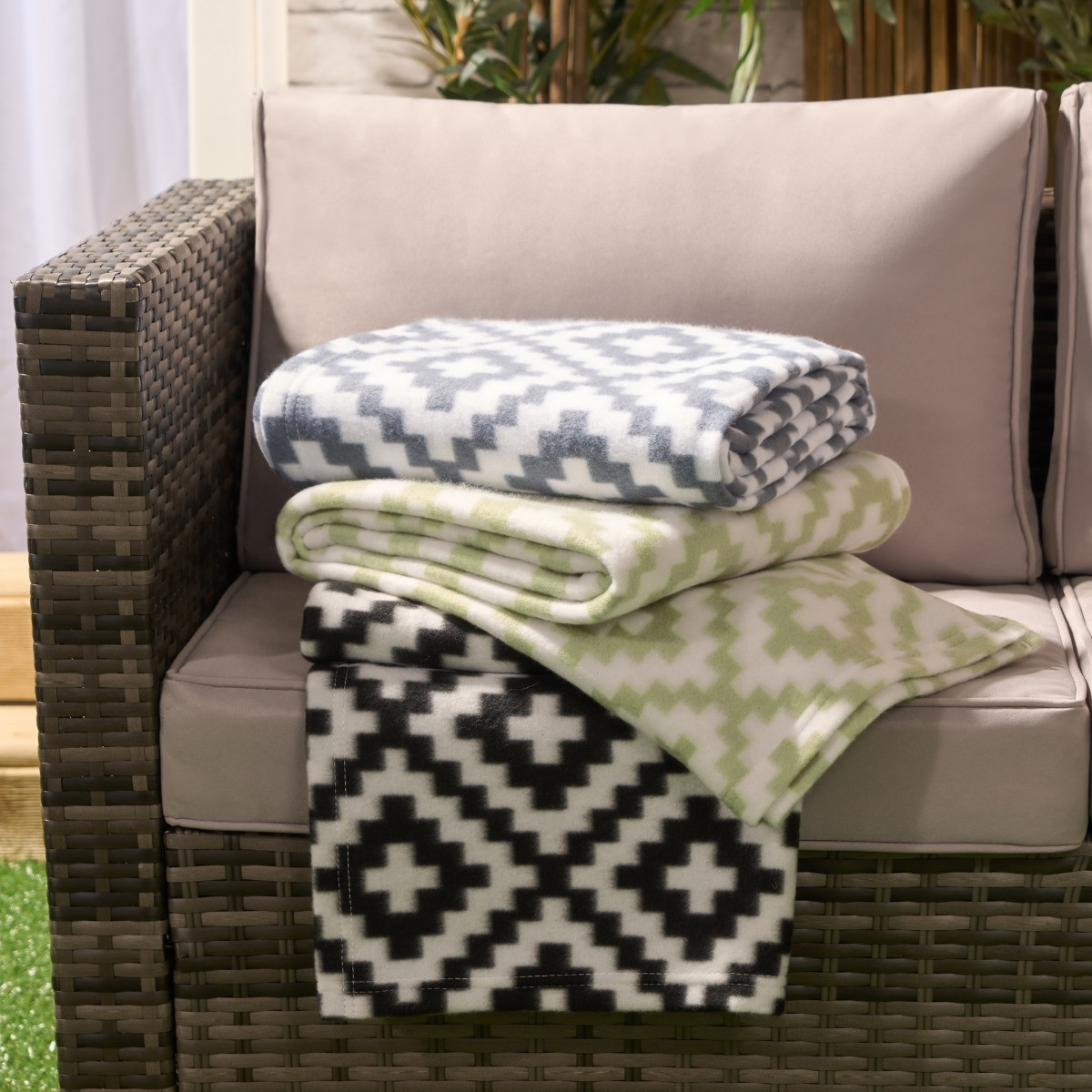 OHS Geometric Tile Print Fleece Throw - Monochrome>