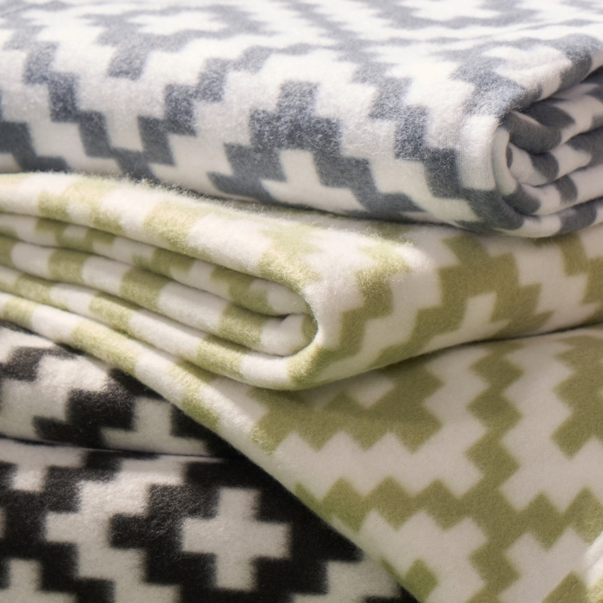 OHS Geometric Tile Print Fleece Throw - Monochrome>