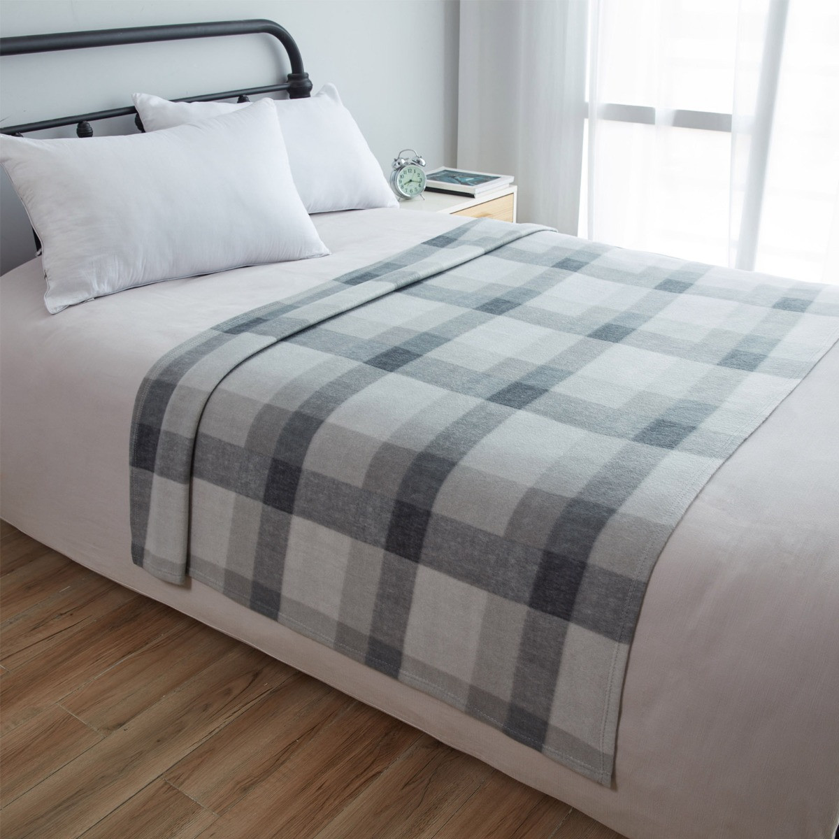 Dreamscene Tartan Check Fleece Throw, Grey - 120 x 150 cm>