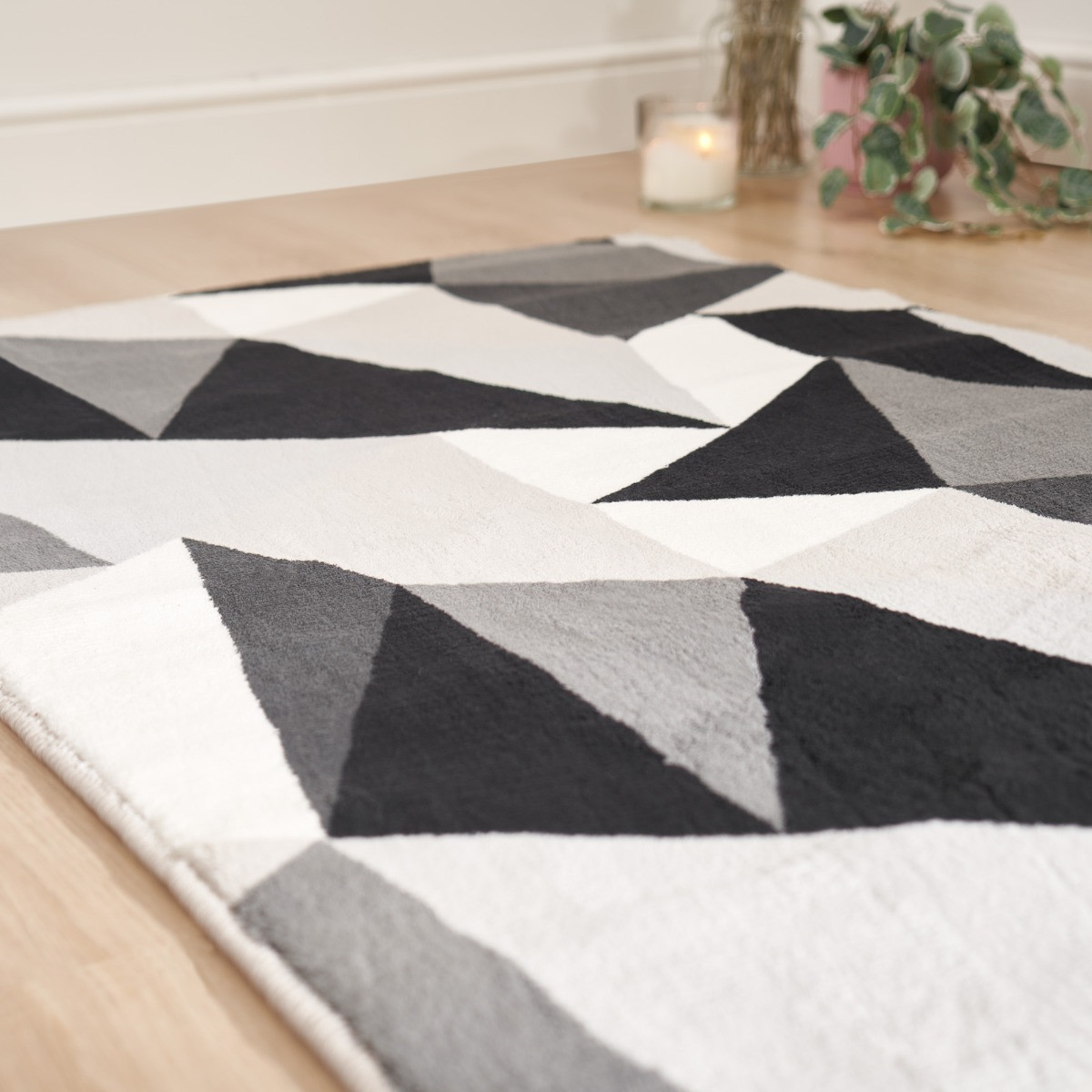 Dreamscene Shapes Geometric Rug, Grey - 80 x 150cm>