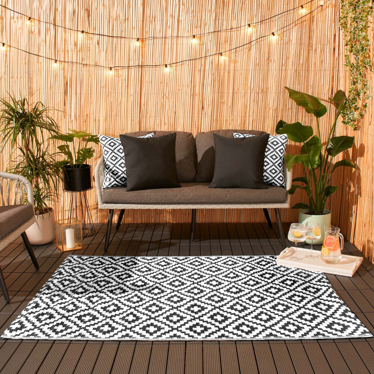 OHS Geometric Print Outdoor Rug - Black/White>