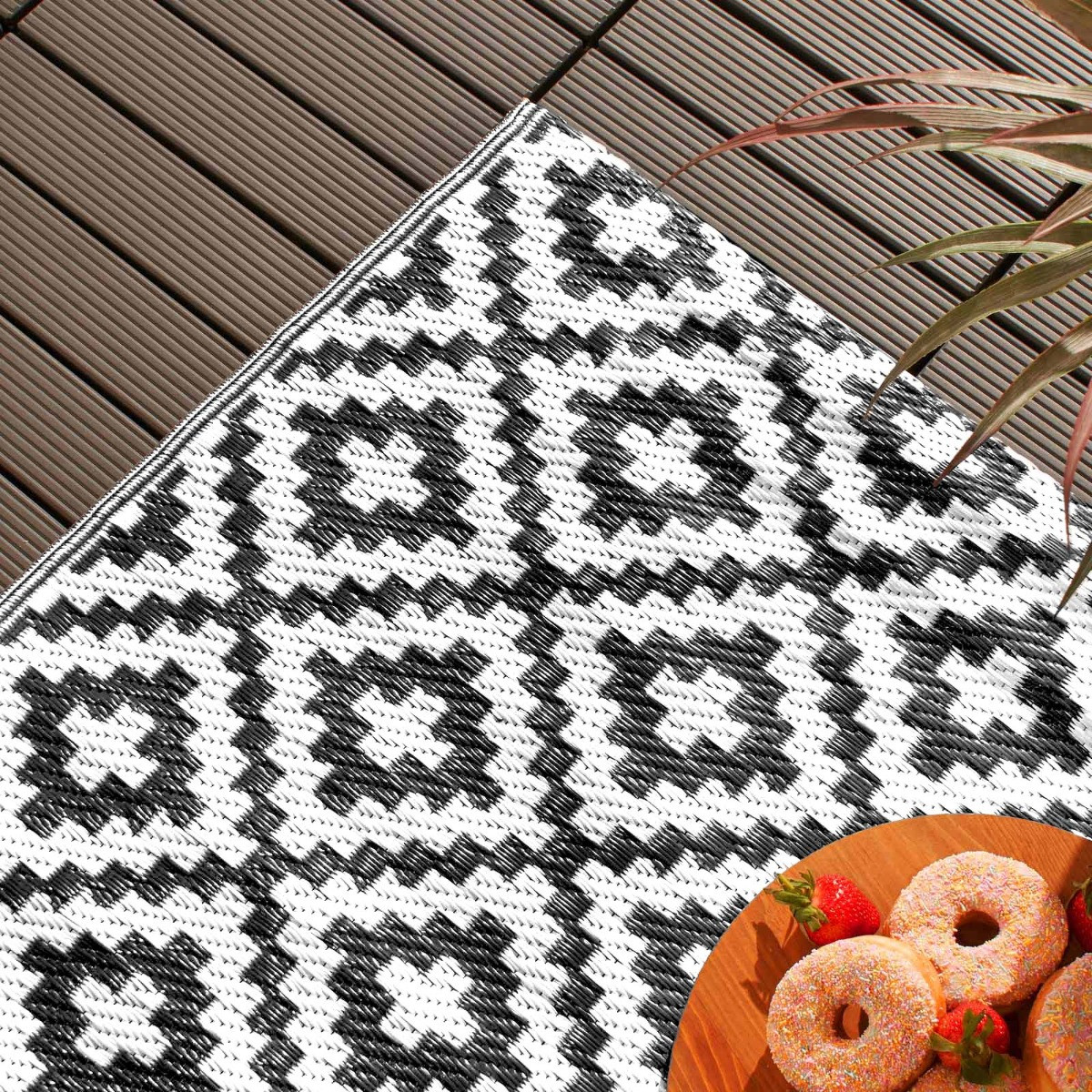 OHS Geometric Print Outdoor Rug - Black/White>