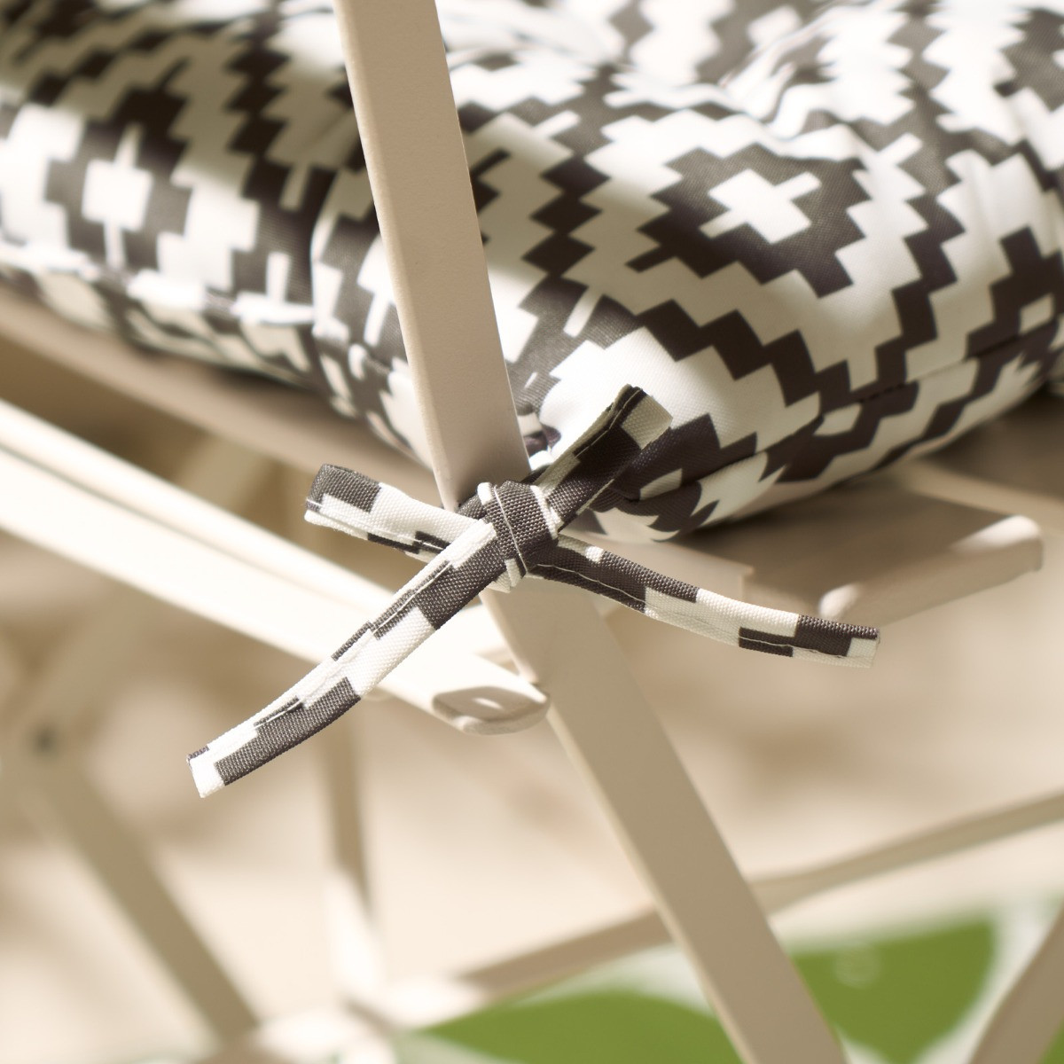 OHS Indoor/Outdoor Geometric Print Seat Pads - Grey/White>