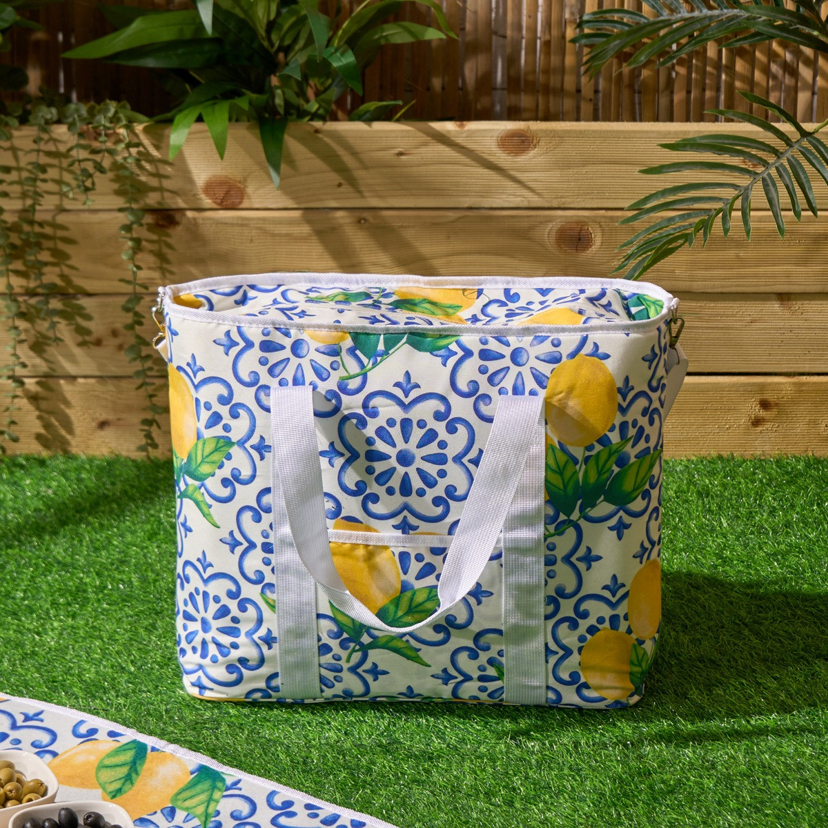 OHS Lemon Print Picnic Bag - White>