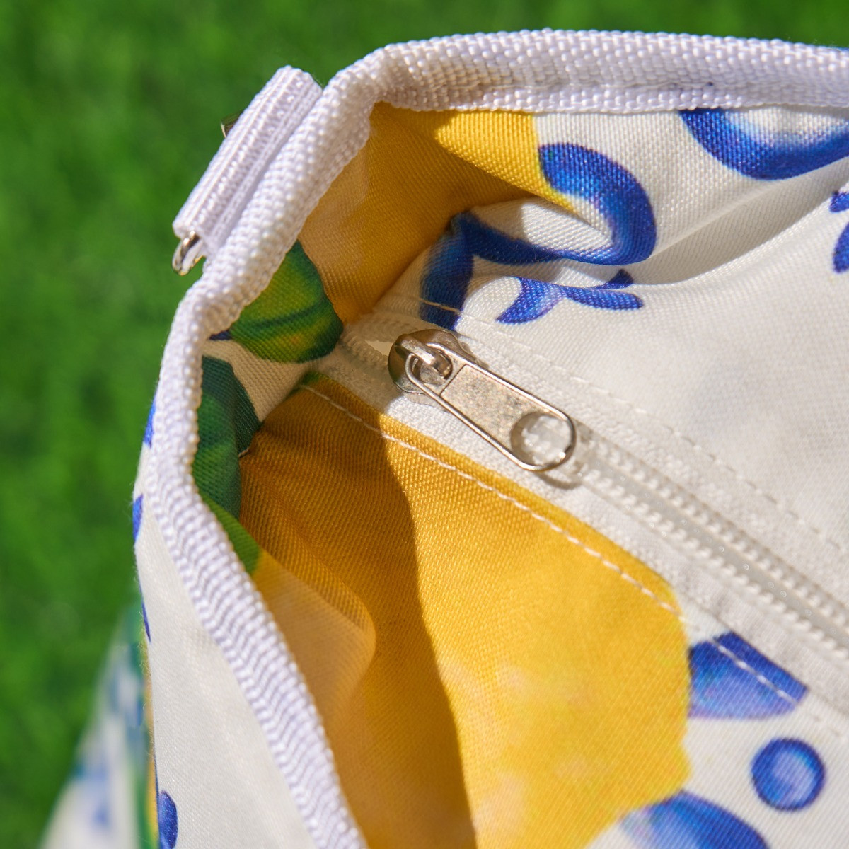 OHS Lemon Print Picnic Bag - White>