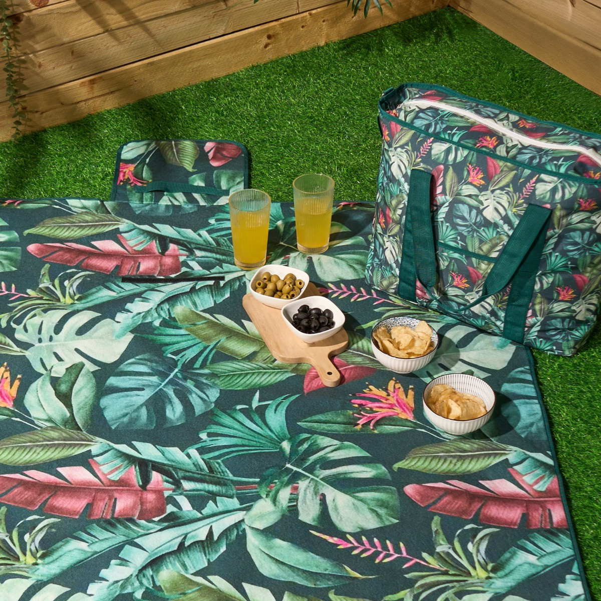 OHS Tropical Print Picnic Blanket - Green>