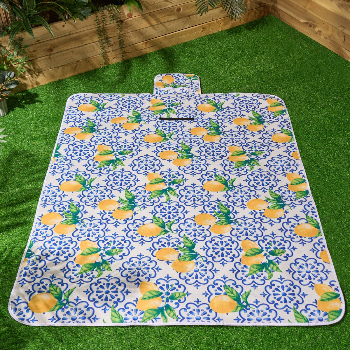 OHS Lemon Print Picnic Blanket - White>