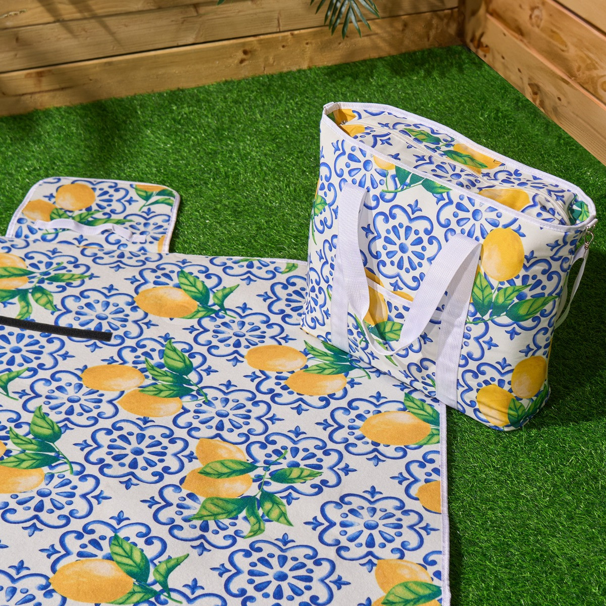 OHS Lemon Print Picnic Blanket - White>