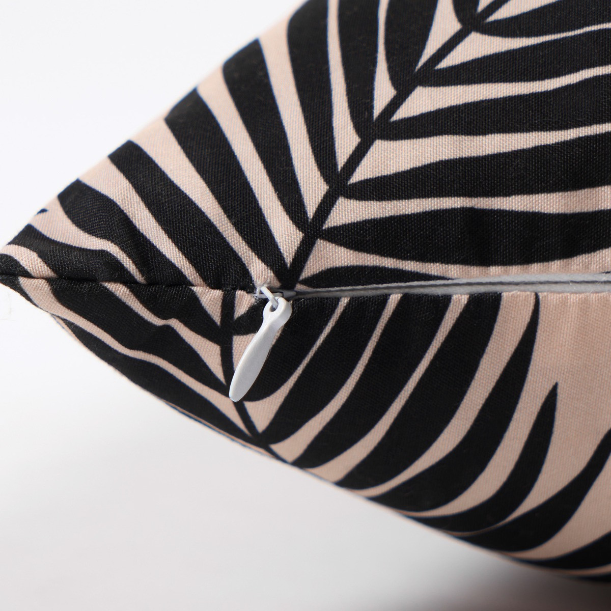 OHS Indoor/Outdoor Leaf Print Cushion Covers - Monochrome>