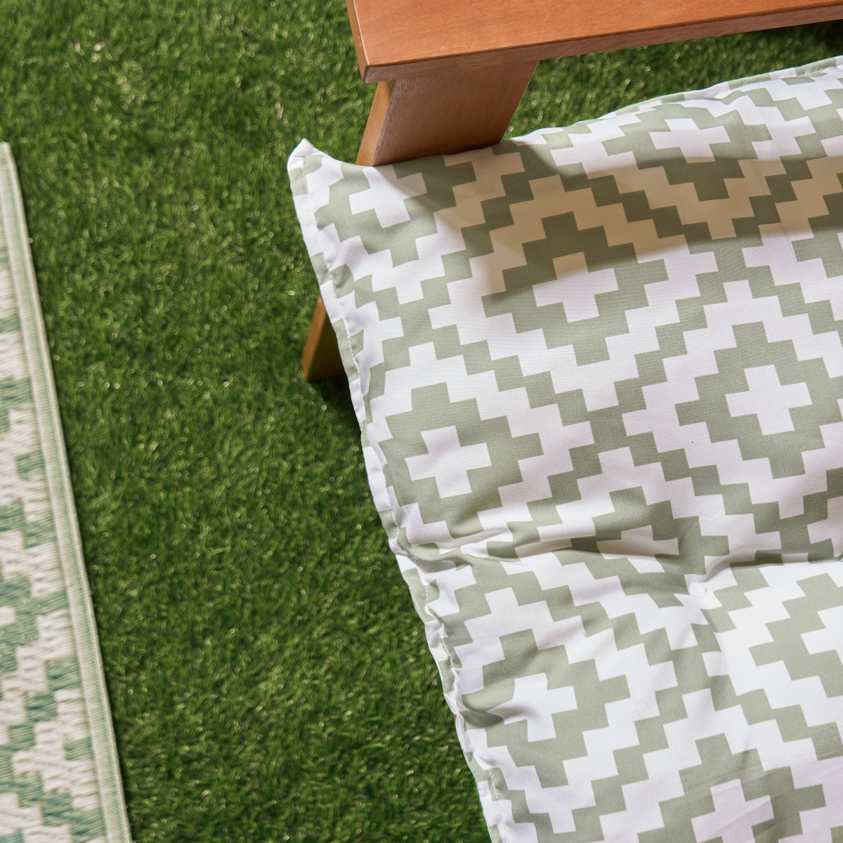 OHS 2-Seater Indoor/Outdoor Geometric Print Bench Pad - Sage>