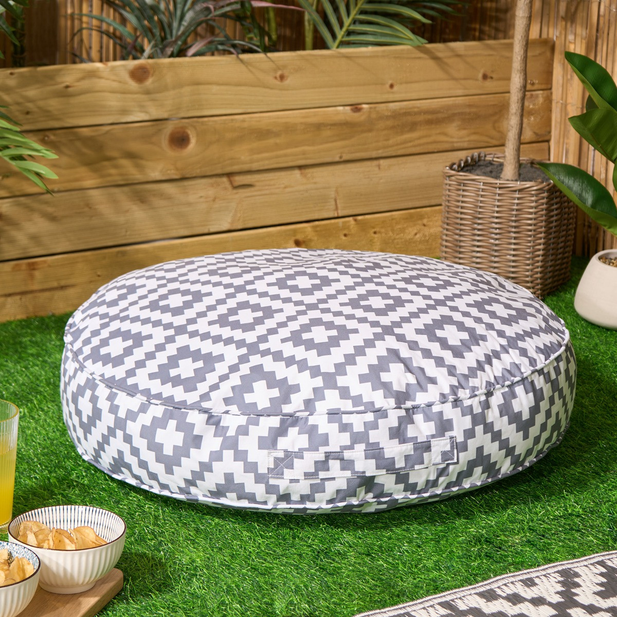 OHS Indoor/Outdoor Round Geometric Filled Cushion - Grey>