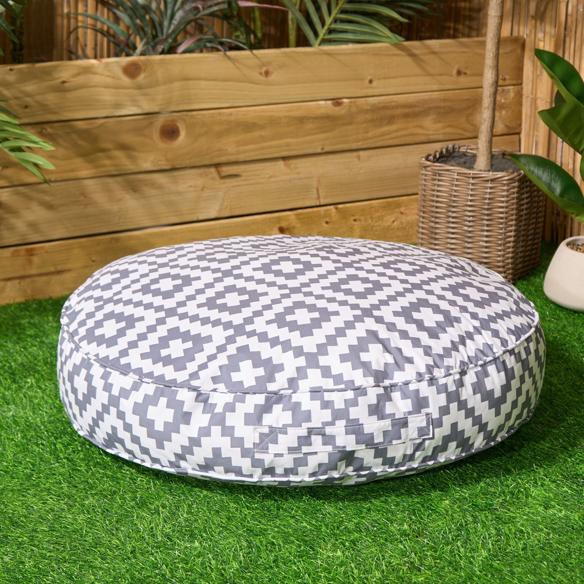 OHS Indoor/Outdoor Round Geometric Filled Cushion - Grey>