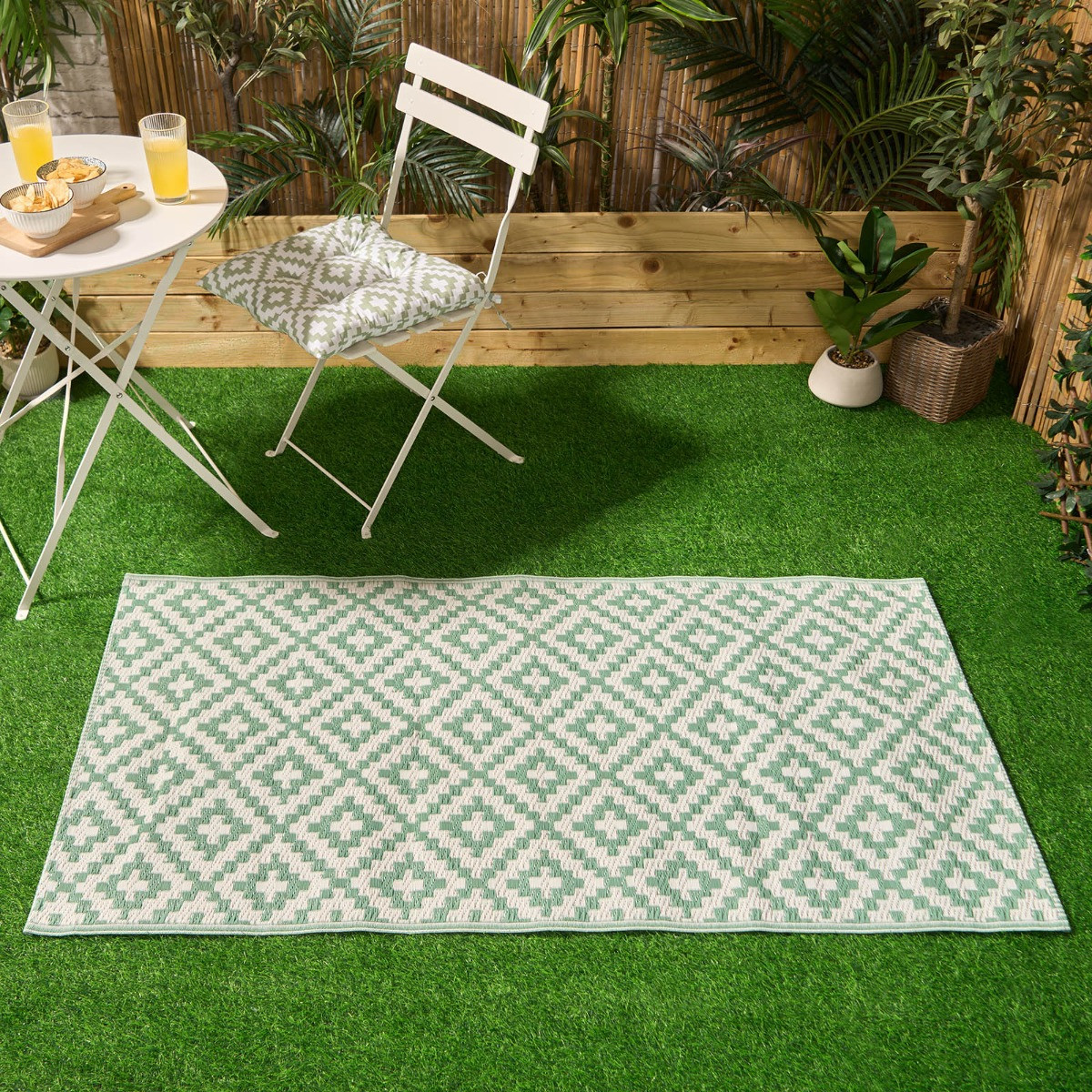 OHS Geometric Print Outdoor Rug - Sage/White>