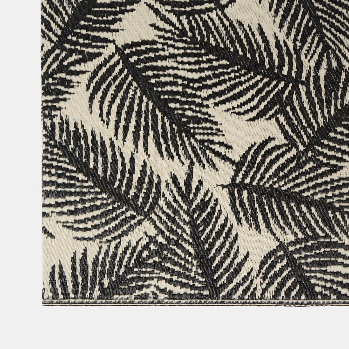 OHS Outdoor Leaf Print Rug - Monochrome>