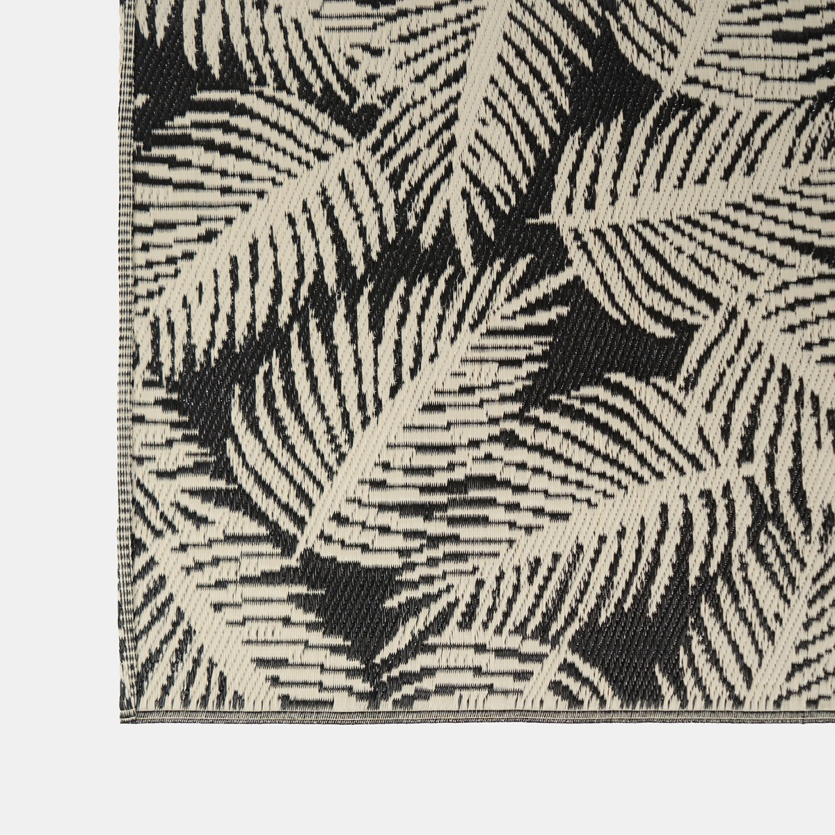 OHS Outdoor Leaf Print Rug - Monochrome>