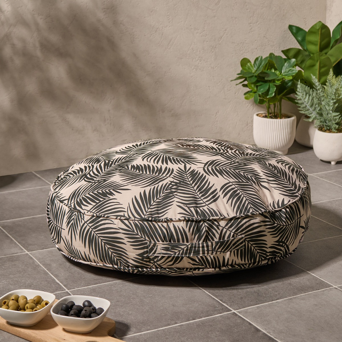 OHS Indoor/Outdoor Round Leaf Print Filled Cushion - Monochrome >