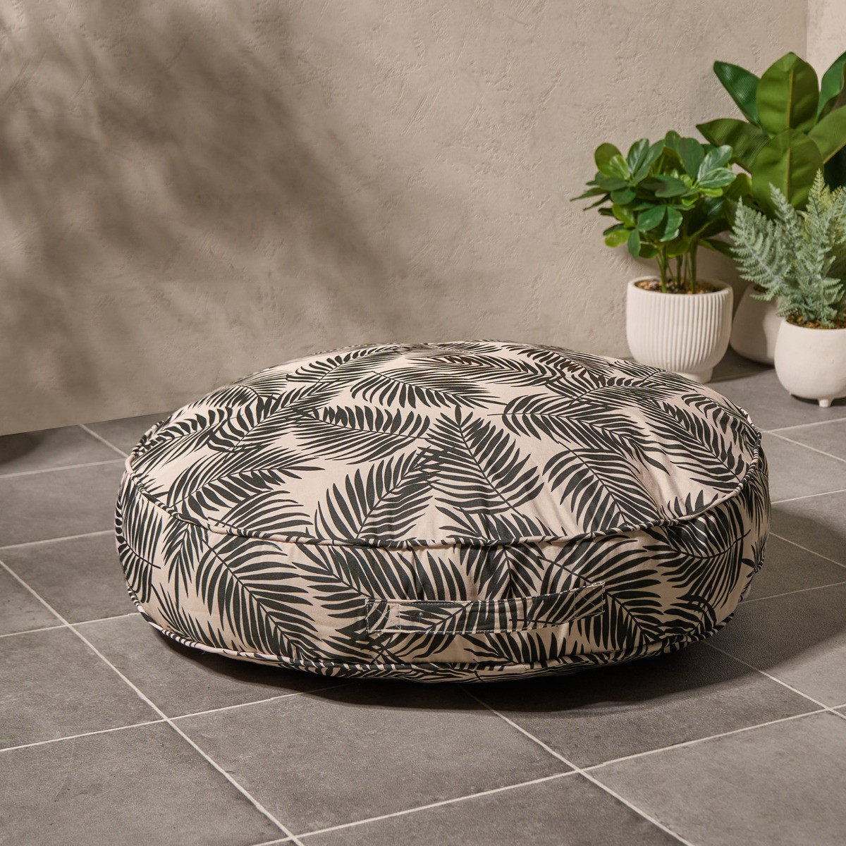 OHS Indoor/Outdoor Round Leaf Print Filled Cushion - Monochrome >