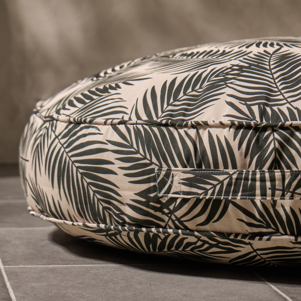 OHS Indoor/Outdoor Round Leaf Print Filled Cushion - Monochrome >