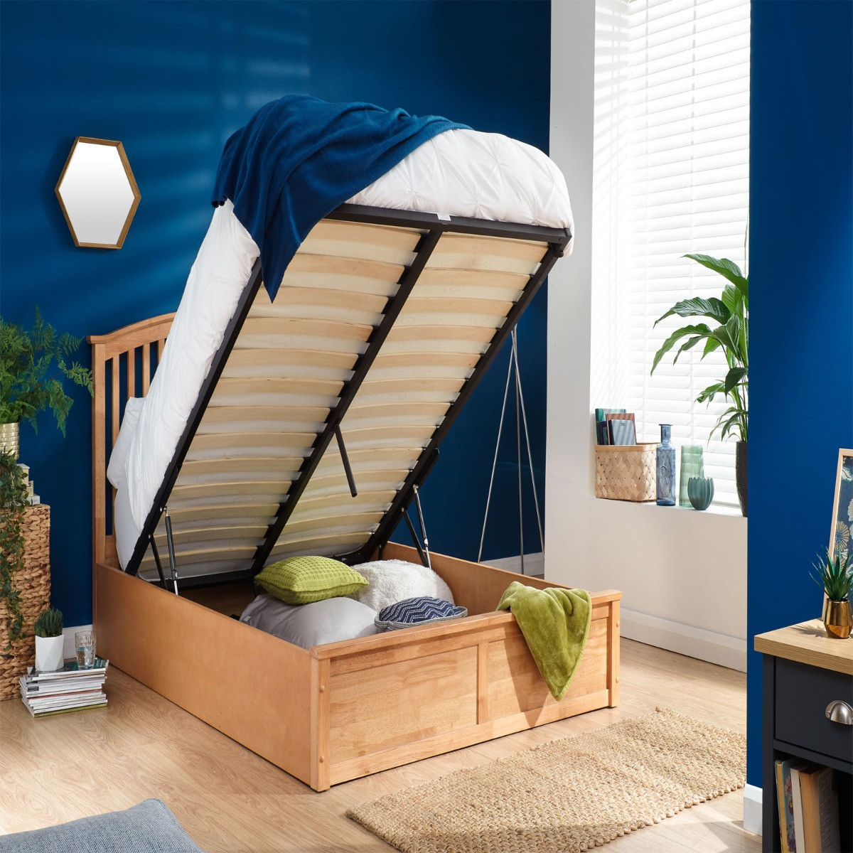 Madrid Wooden Ottoman Storage Bed, 5ft King - Oak>