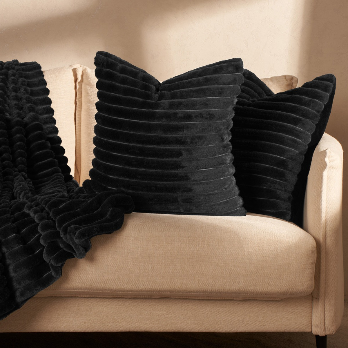 OHS 4 Pack Faux Fur Thick Ribbed Cushion Covers - Black>