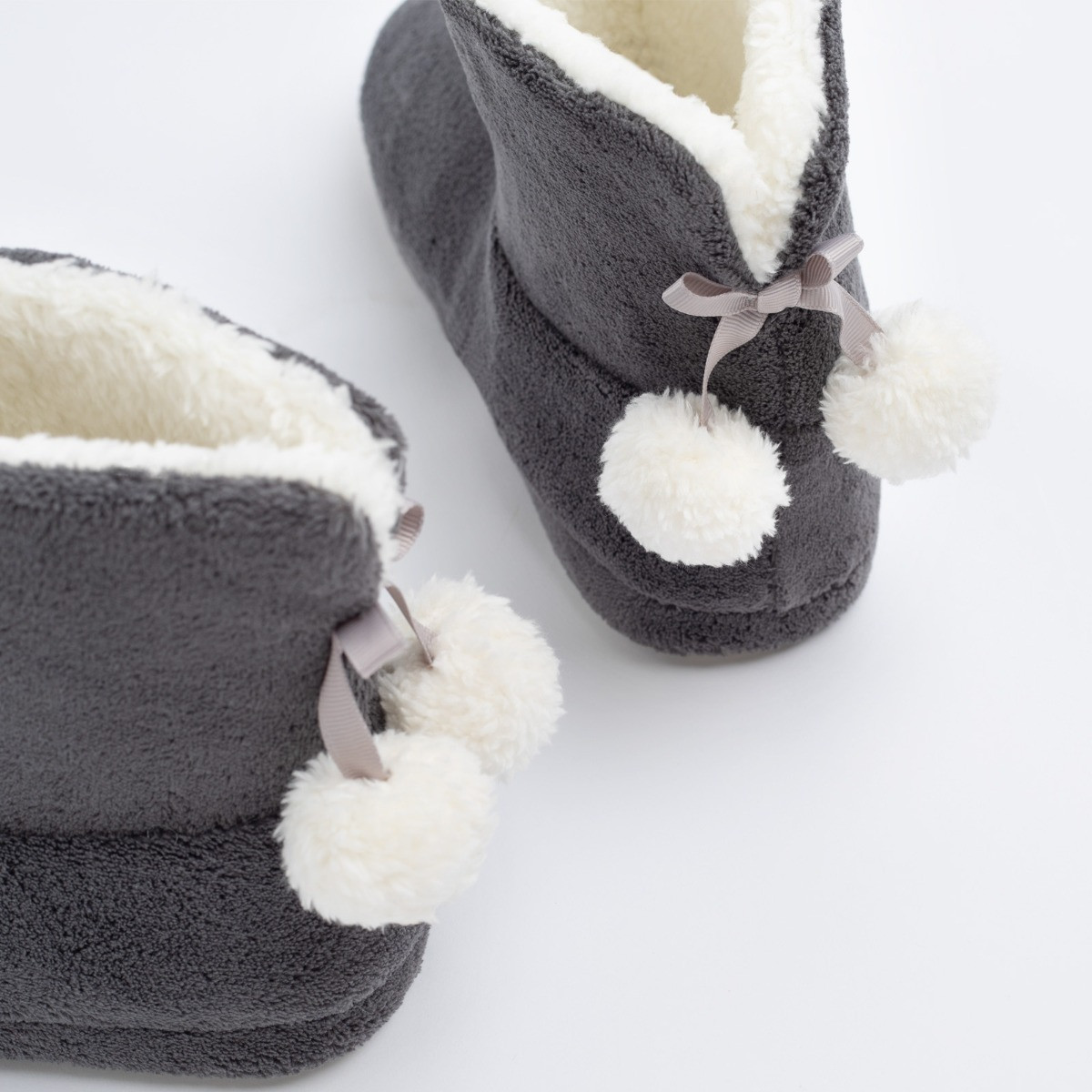 OHS Fluffy Boot Slippers, Grey - Small 3/4>